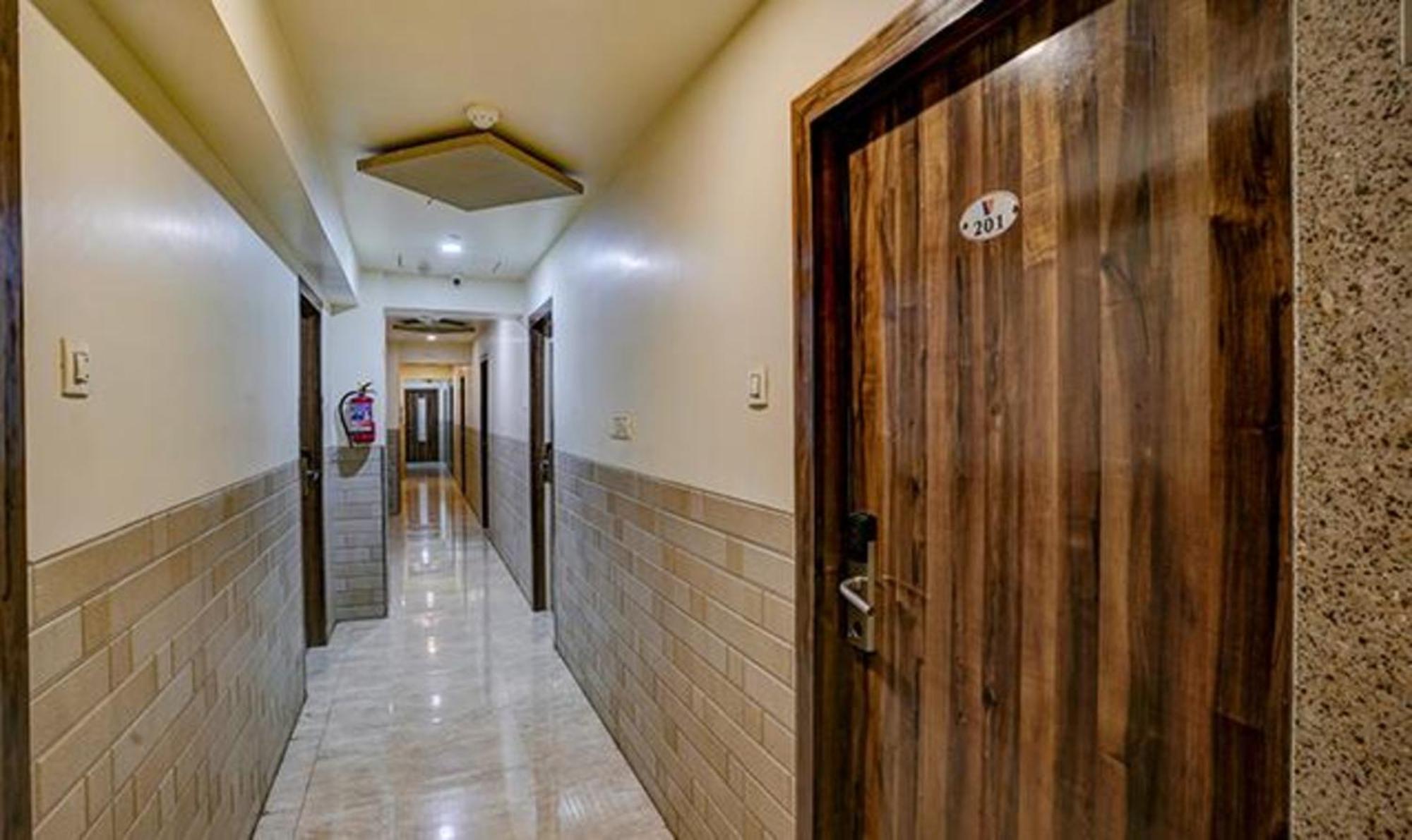 Готель Fabexpress Veera Residency Мумбаї Екстер'єр фото